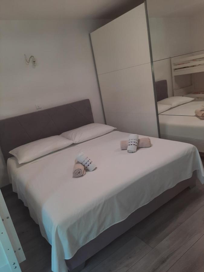 Ani Apartment Сплит Екстериор снимка