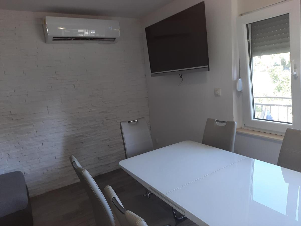 Ani Apartment Сплит Екстериор снимка