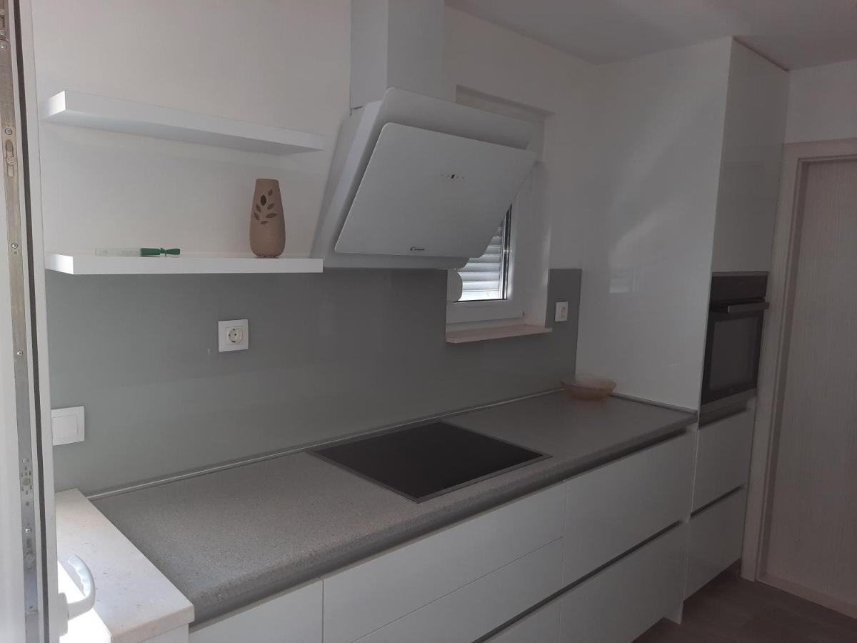 Ani Apartment Сплит Екстериор снимка