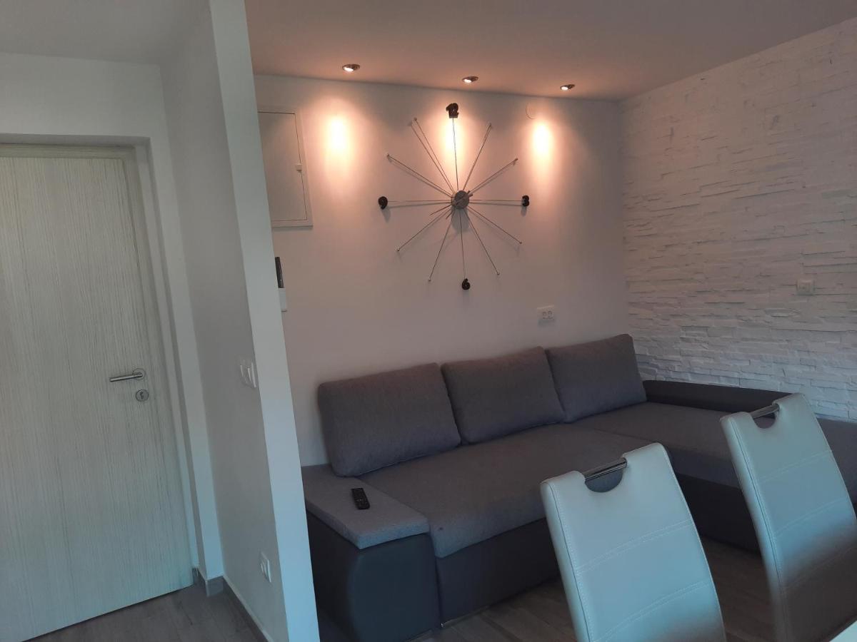 Ani Apartment Сплит Екстериор снимка