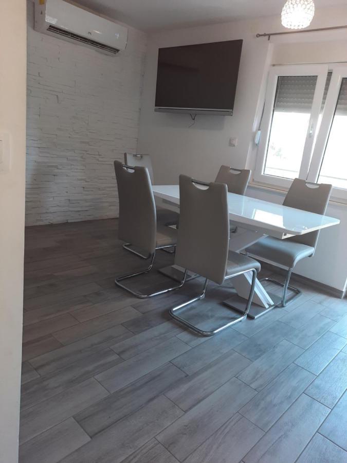 Ani Apartment Сплит Екстериор снимка