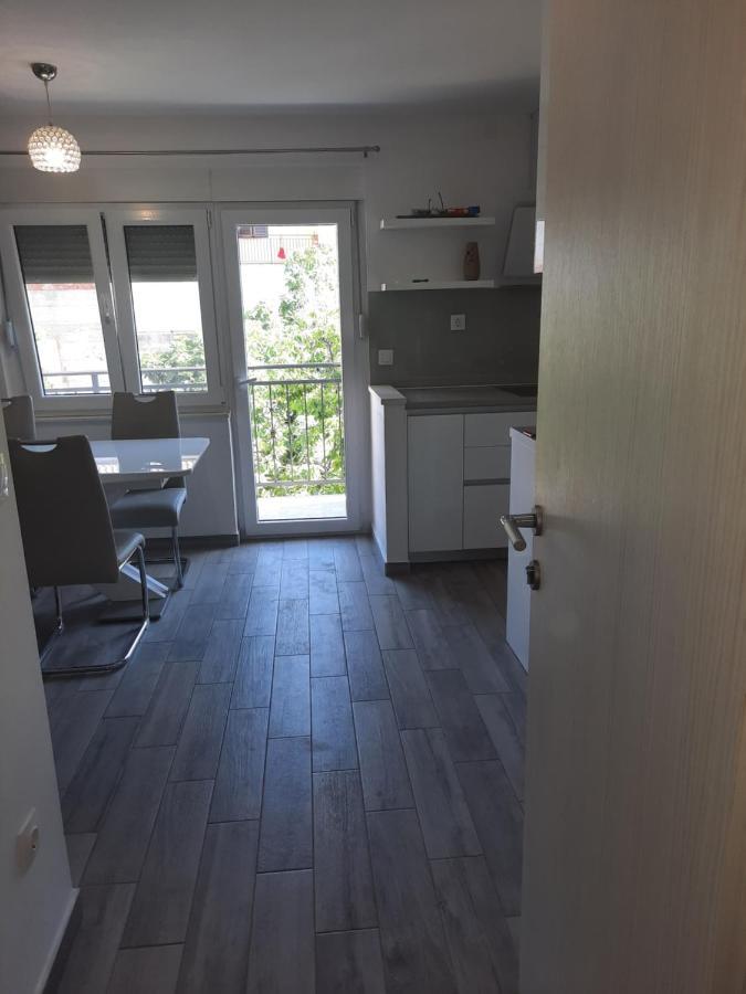 Ani Apartment Сплит Екстериор снимка