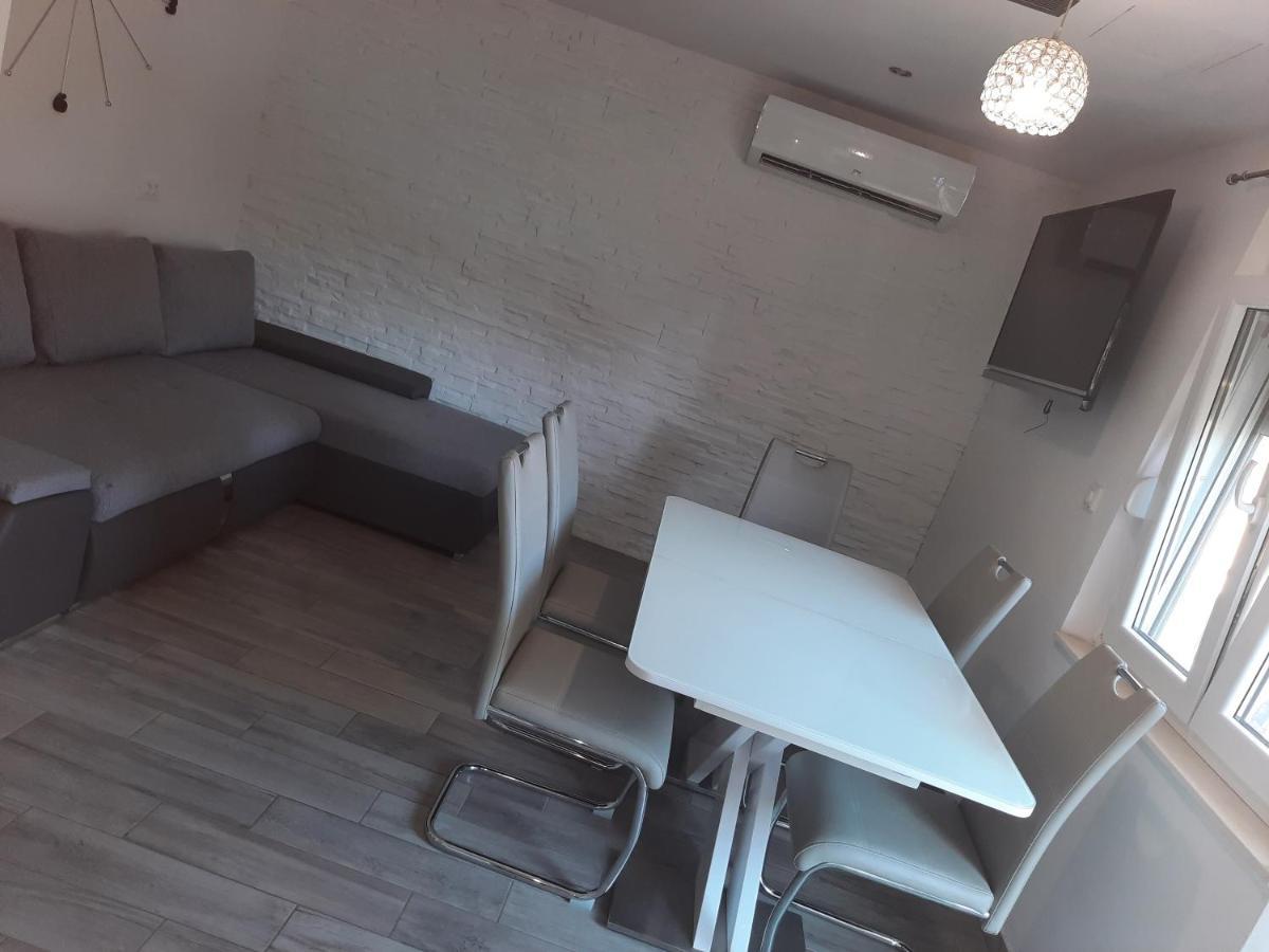 Ani Apartment Сплит Екстериор снимка